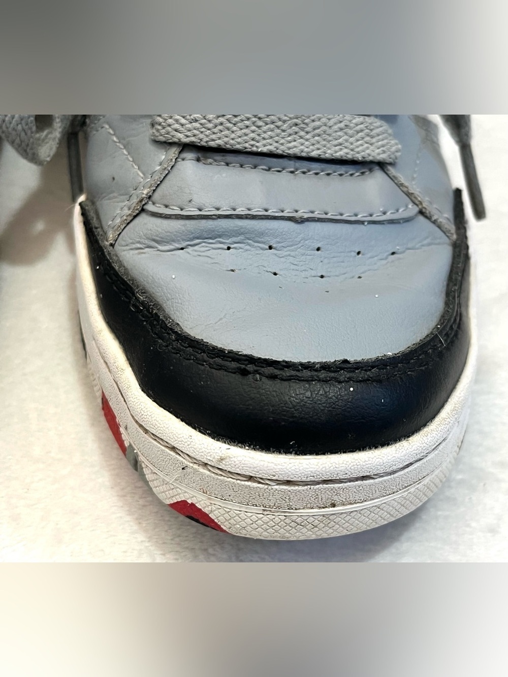 Champion Kids Light Gray & Black High-Top Sneakers with Red Accents Boys Size 4 - Picture 5 of 16